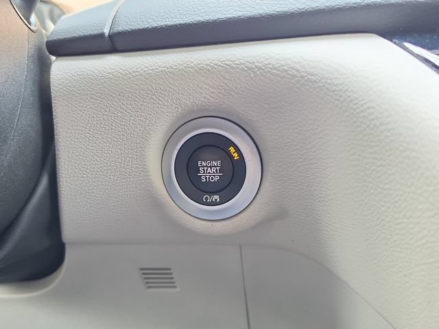 Used 2022 Chrysler Voyager LX FWD image 28