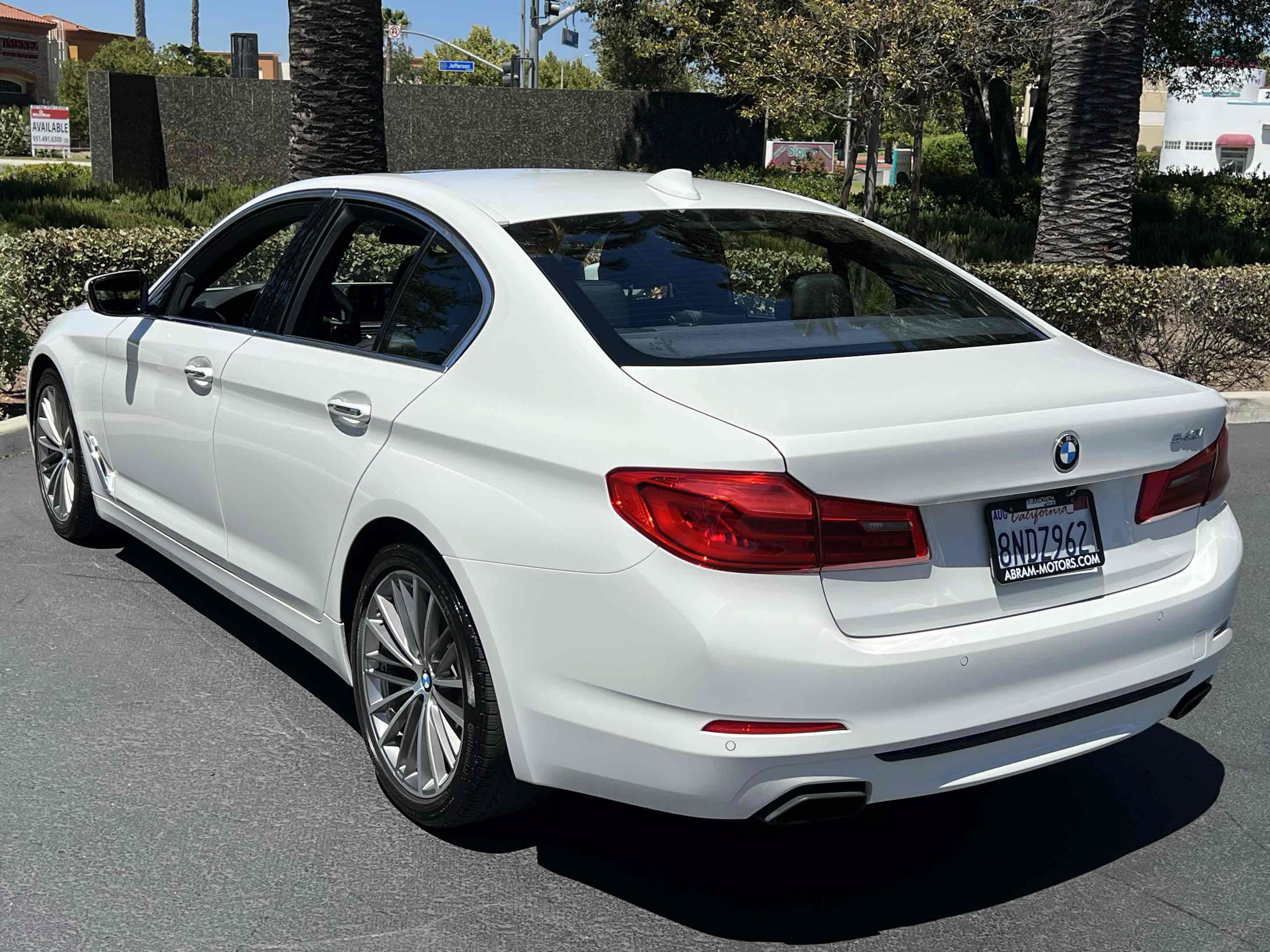 Used 2017 BMW 540i RWD image 2