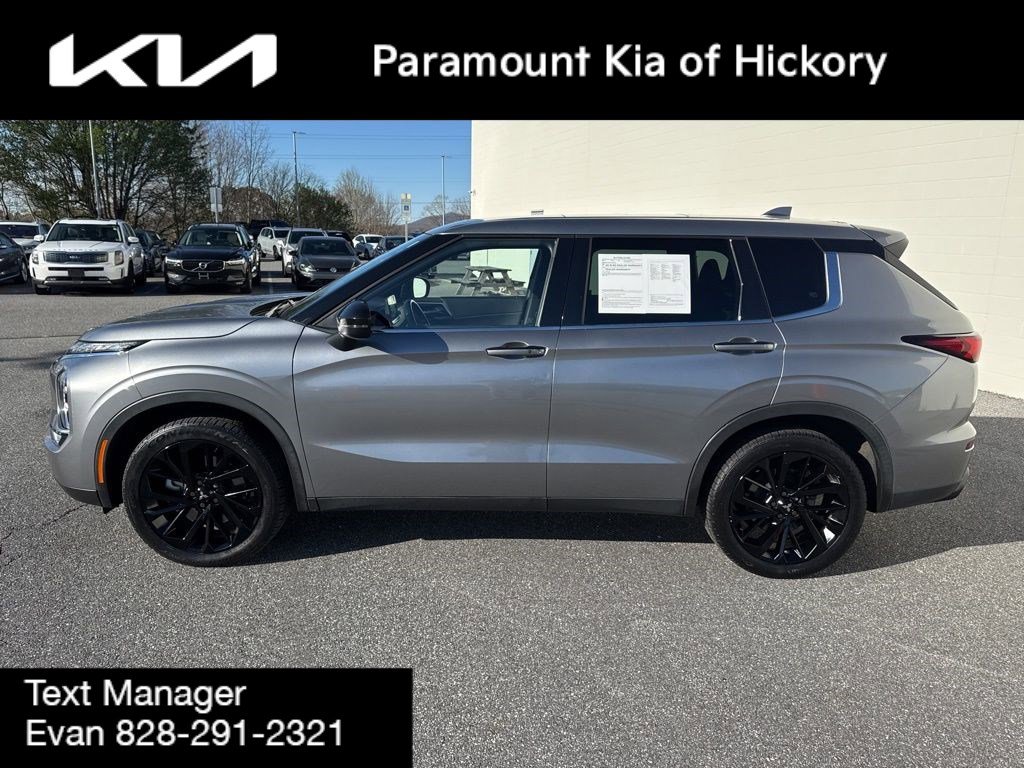 Used 2022 Mitsubishi Outlander SEL Black Edition image 4