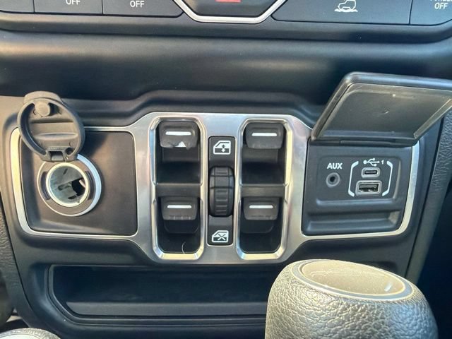 Used 2022 Jeep Gladiator Overland w/ LED Lighting Group AWD/4WD image 28