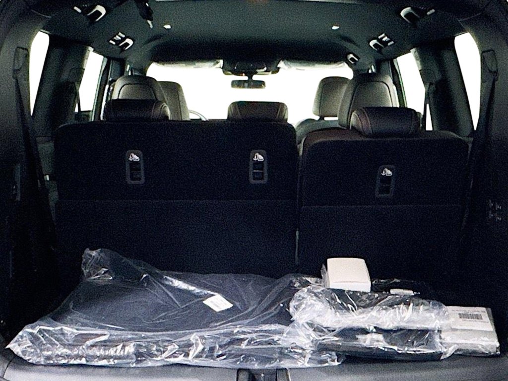 New 2026 Nissan Armada SL w/ Captain's Chari Seat Package image 23