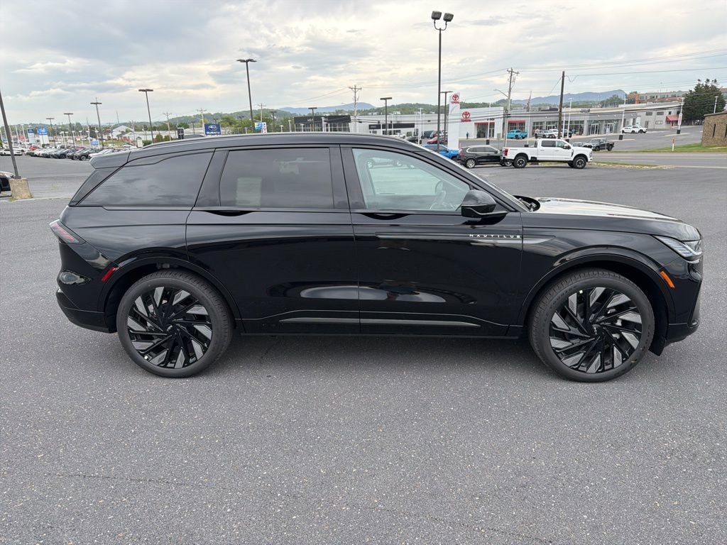 New 2026 Lincoln Nautilus Reserve w/ Jet Appearance Package AWD/4WD image 6