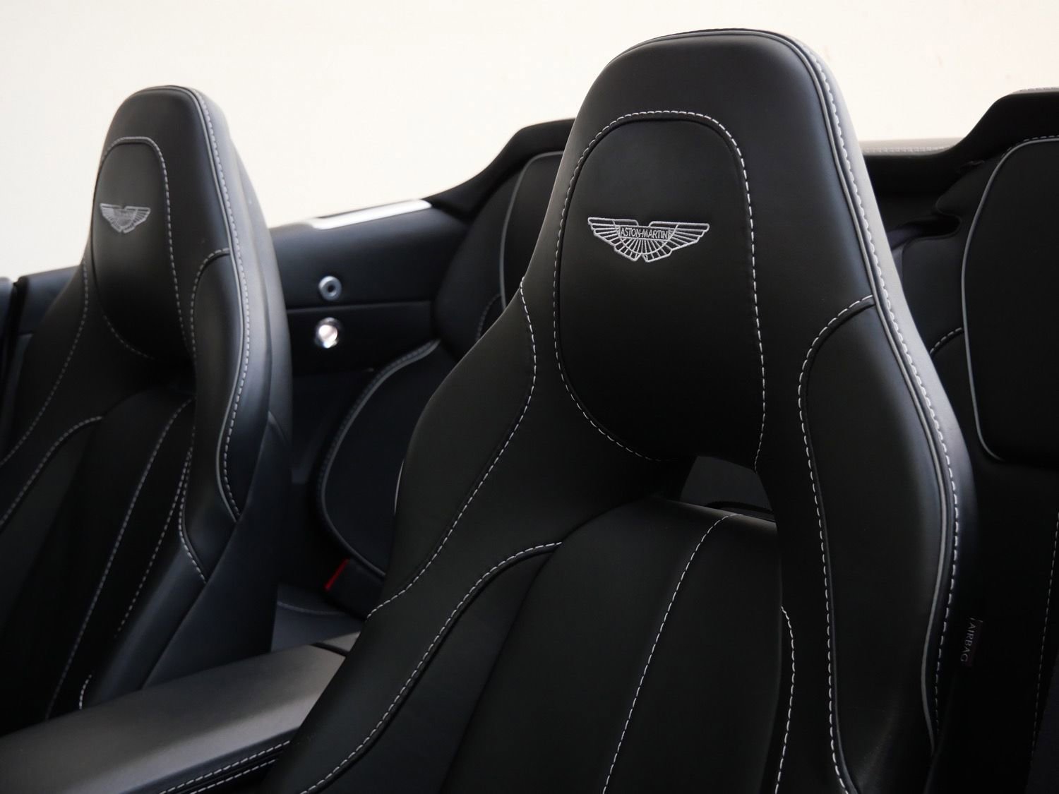 Used 2014 Aston Martin Vanquish Volante image 5