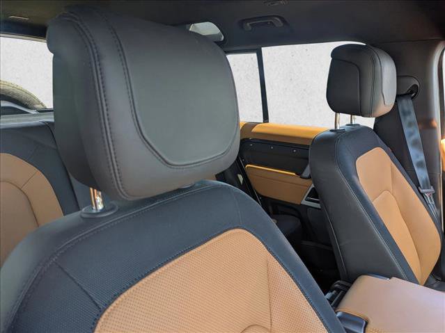 Used 2024 Land Rover Defender 110 X-Dynamic SE AWD/4WD image 17