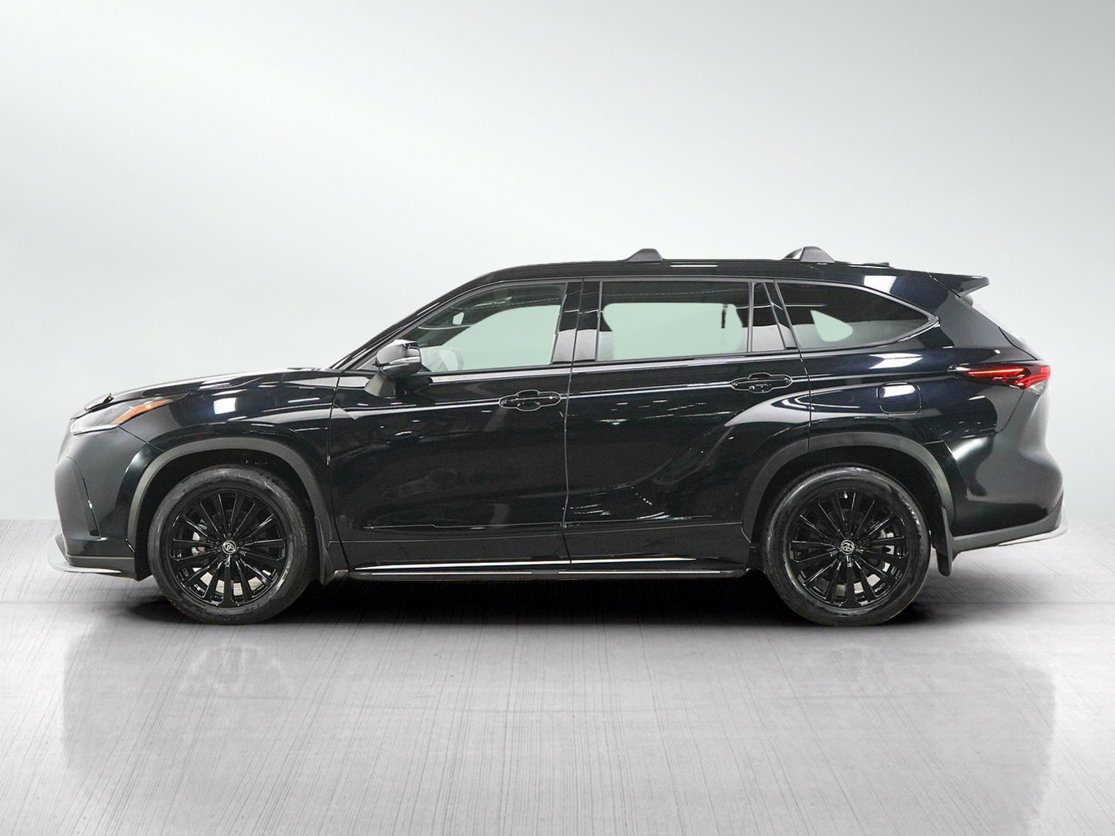 Used 2024 Toyota Highlander XSE AWD/4WD image 2
