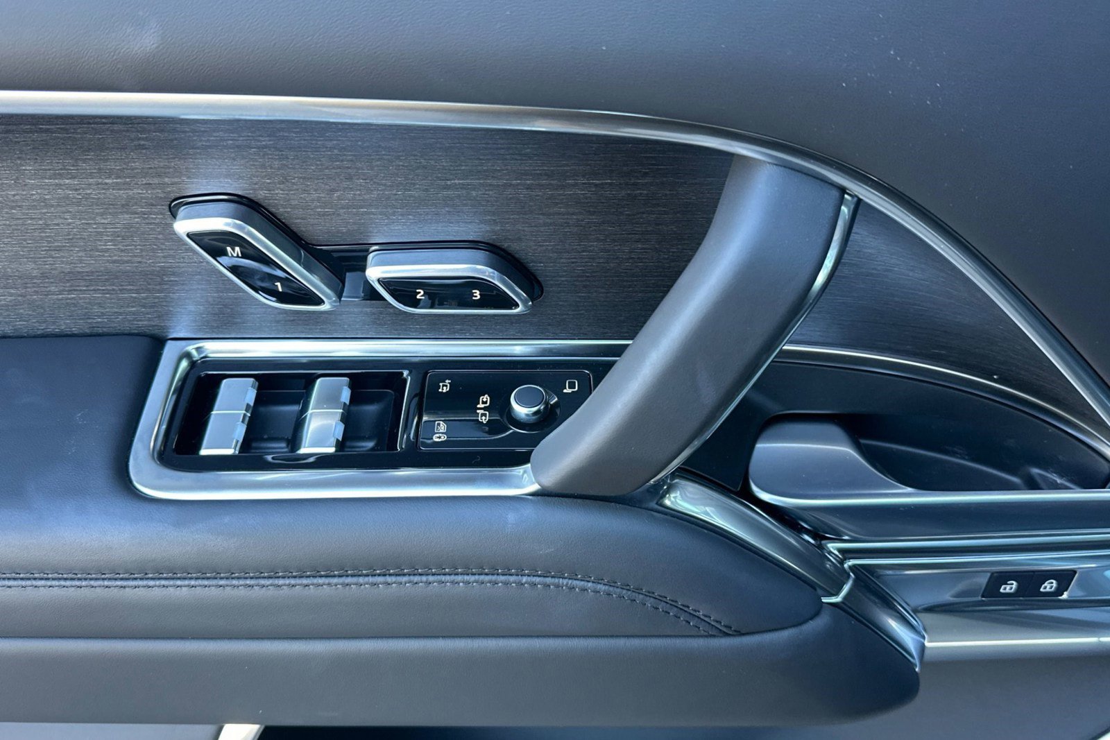 New 2026 Land Rover Range Rover Long Wheelbase Autobiography image 14