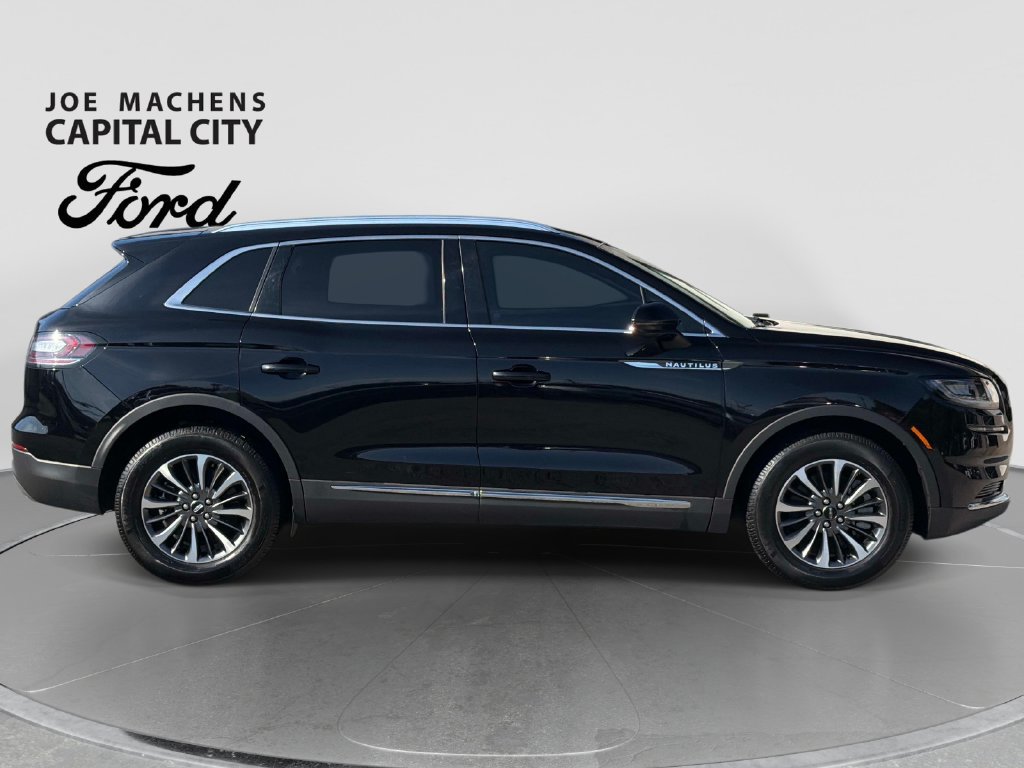 Used 2023 Lincoln Nautilus AWD w/ Premium Package image 3