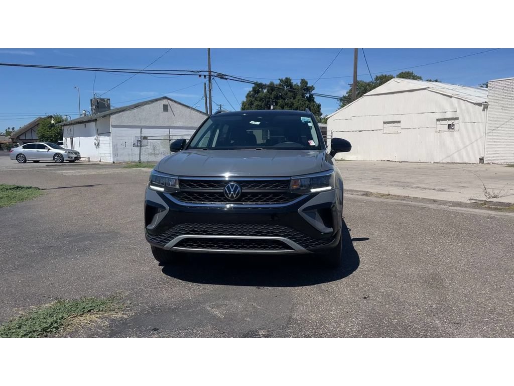Used 2024 Volkswagen Taos SE w/ Panoramic Sunroof Package AWD/4WD image 6