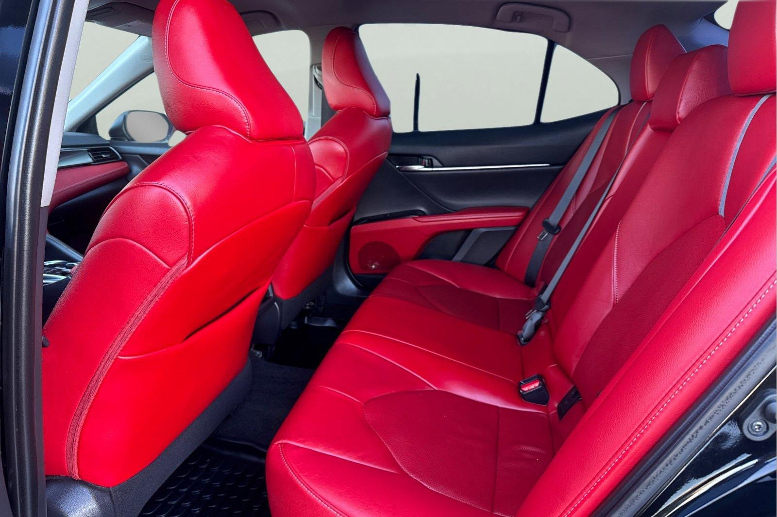 Used 2020 Toyota Camry XSE image 5