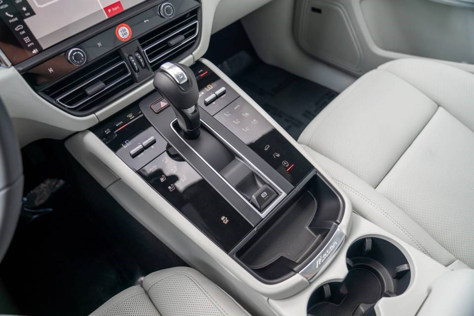 New 2026 Porsche Macan AWD/4WD image 19