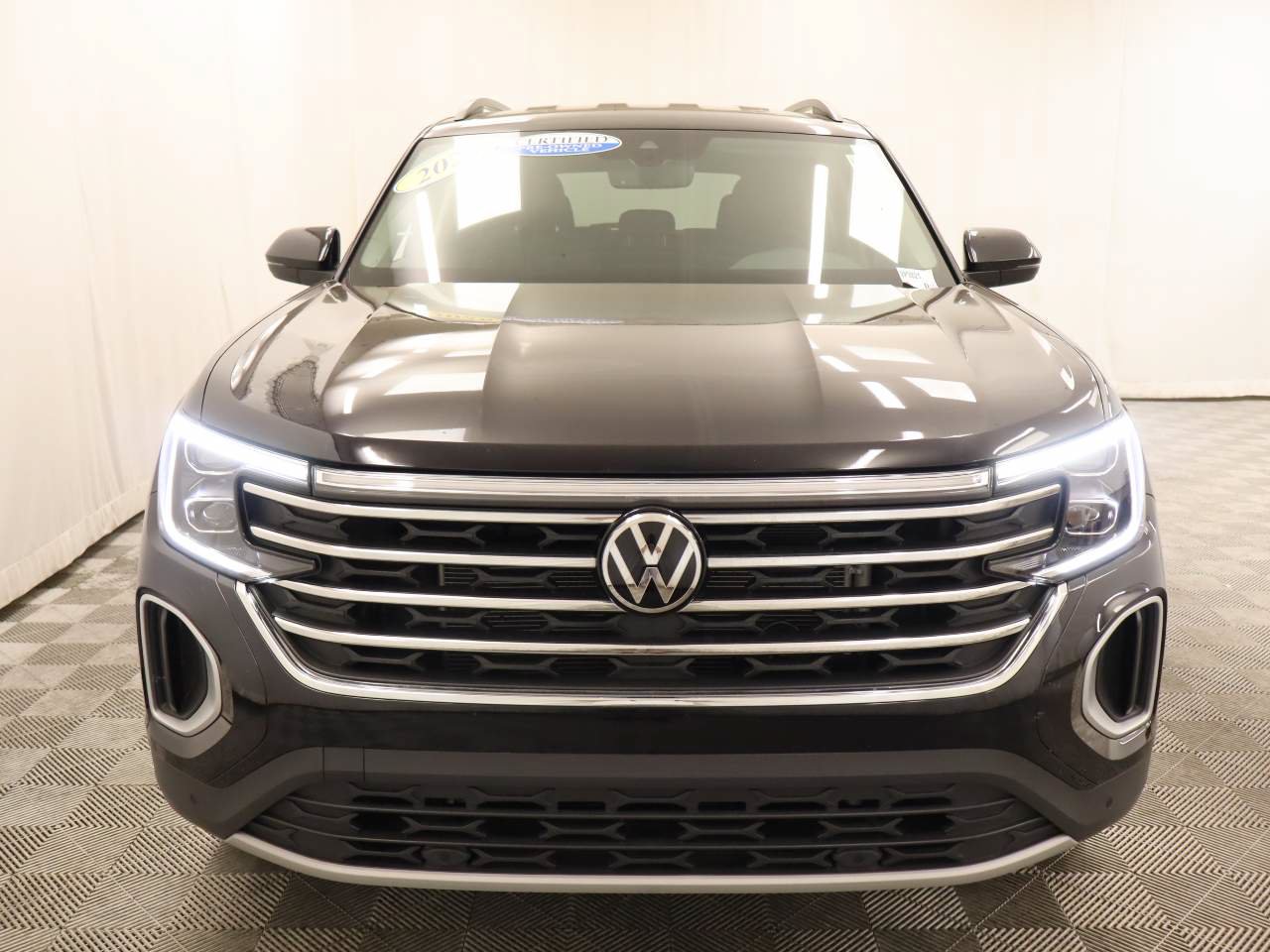 Certified 2026 Volkswagen Atlas SE w/ Black Wheel Package FWD image 5