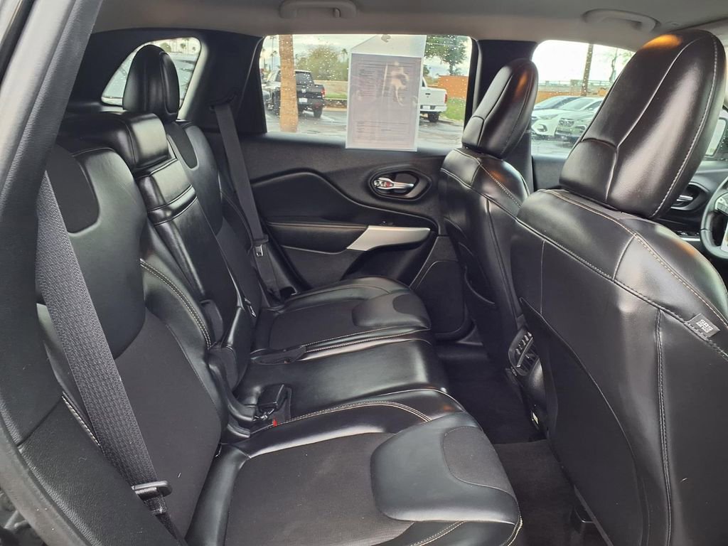 Used 2018 Jeep Cherokee Latitude Plus w/ Comfort/Convenience Group image 20