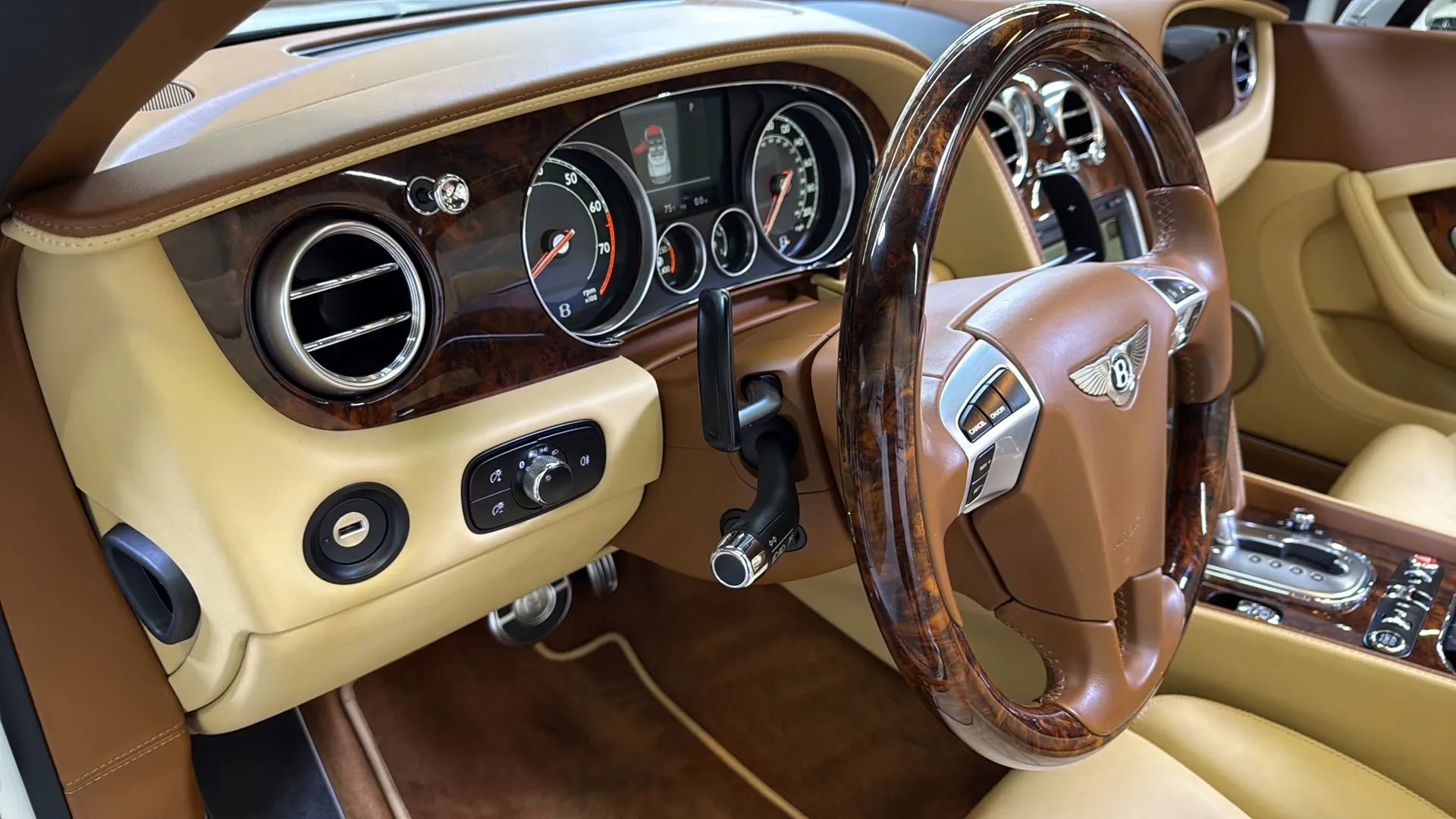Used 2012 Bentley Continental GT AWD/4WD image 13