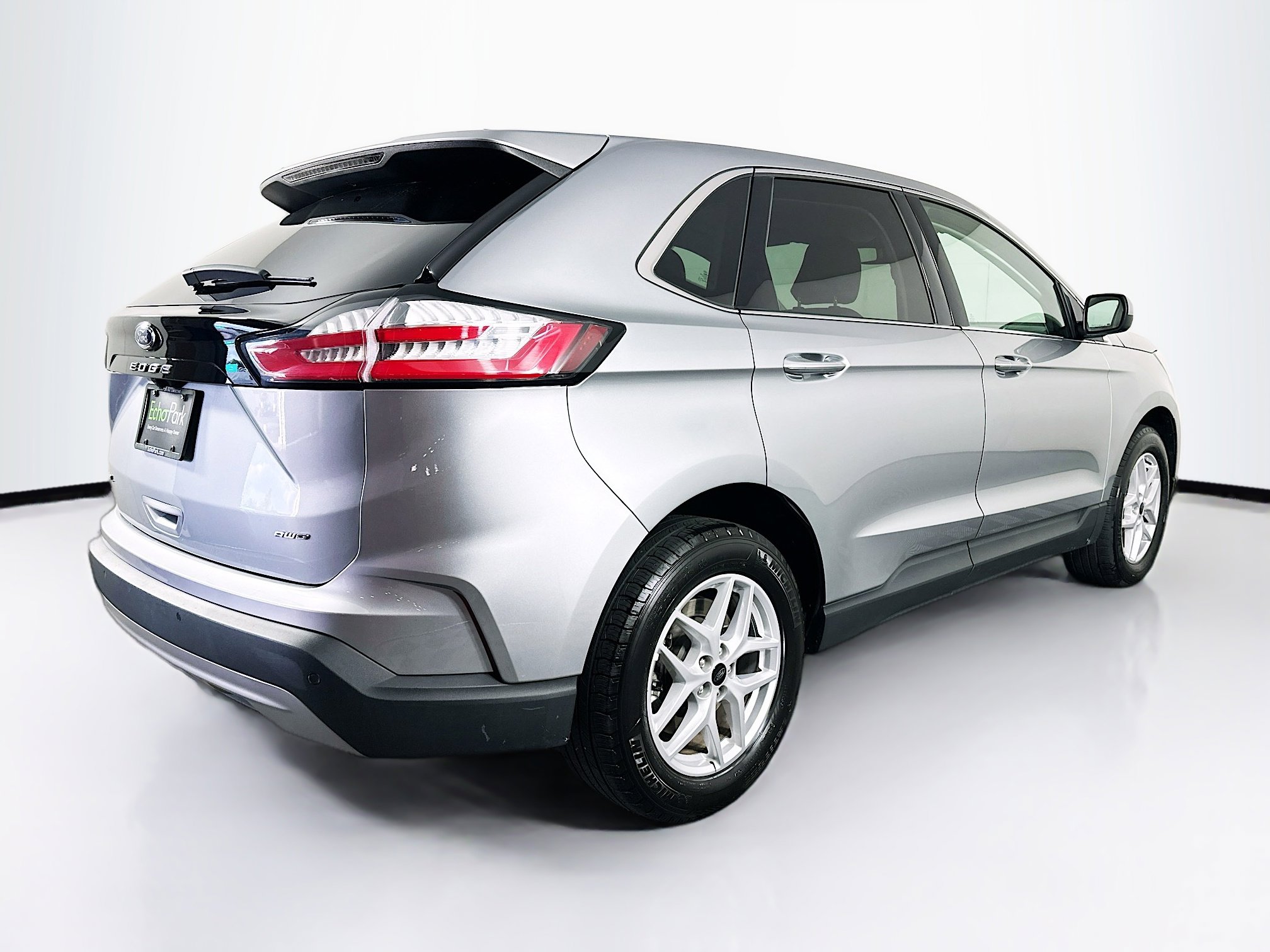 Used 2024 Ford Edge SEL image 9