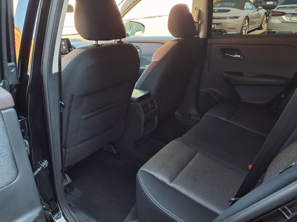 Used 2021 Nissan Rogue SV image 18