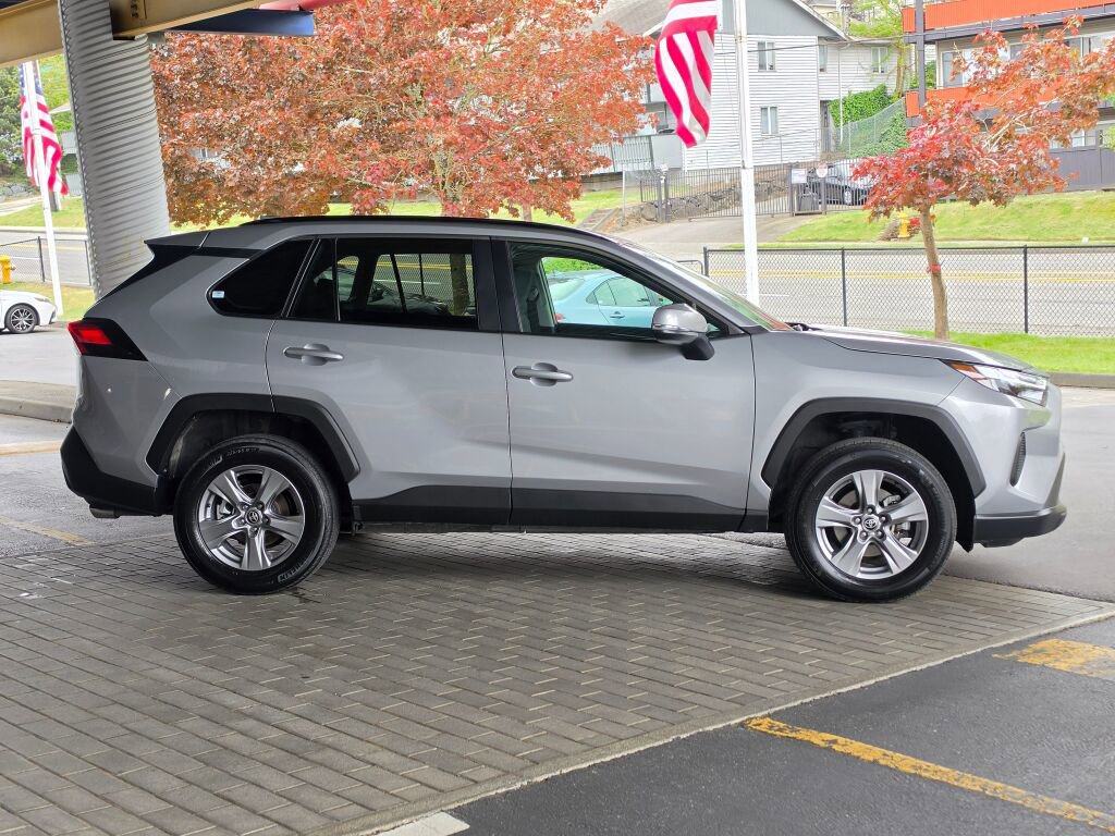 Used 2024 Toyota RAV4 XLE w/ Convenience Package AWD/4WD image 4