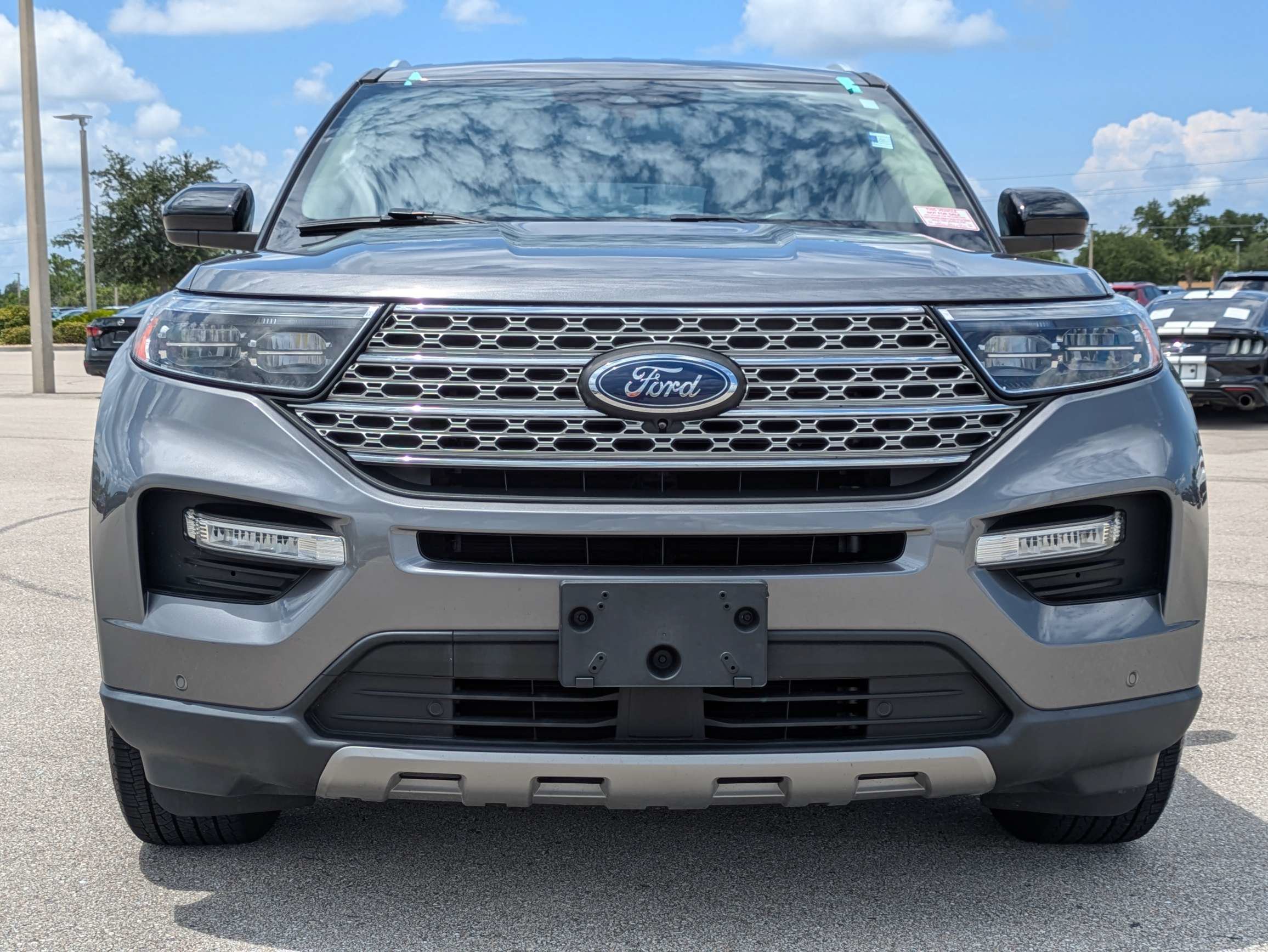 Used 2022 Ford Explorer Limited AWD/4WD image 3