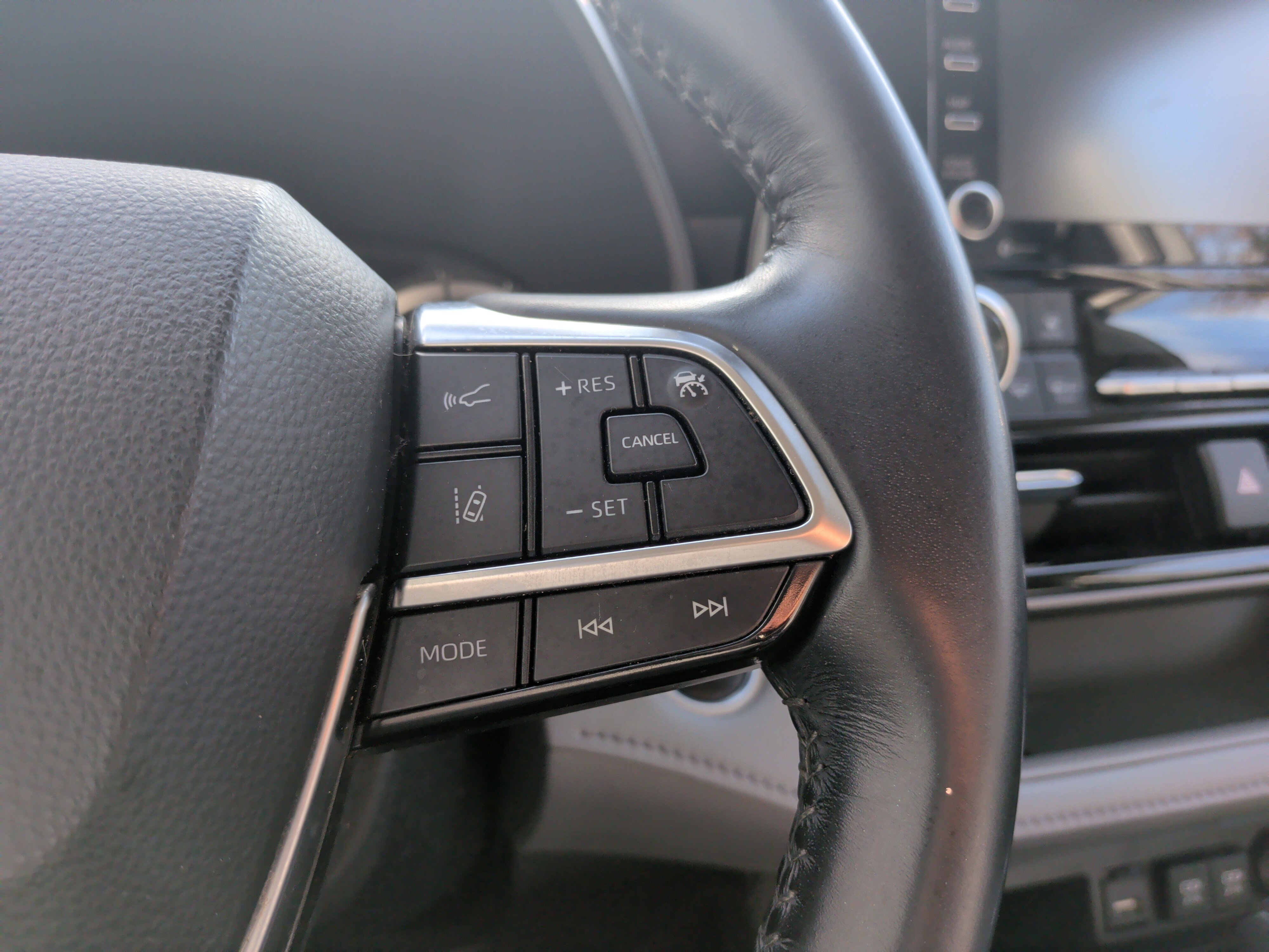 Used 2021 Toyota Highlander LE image 20