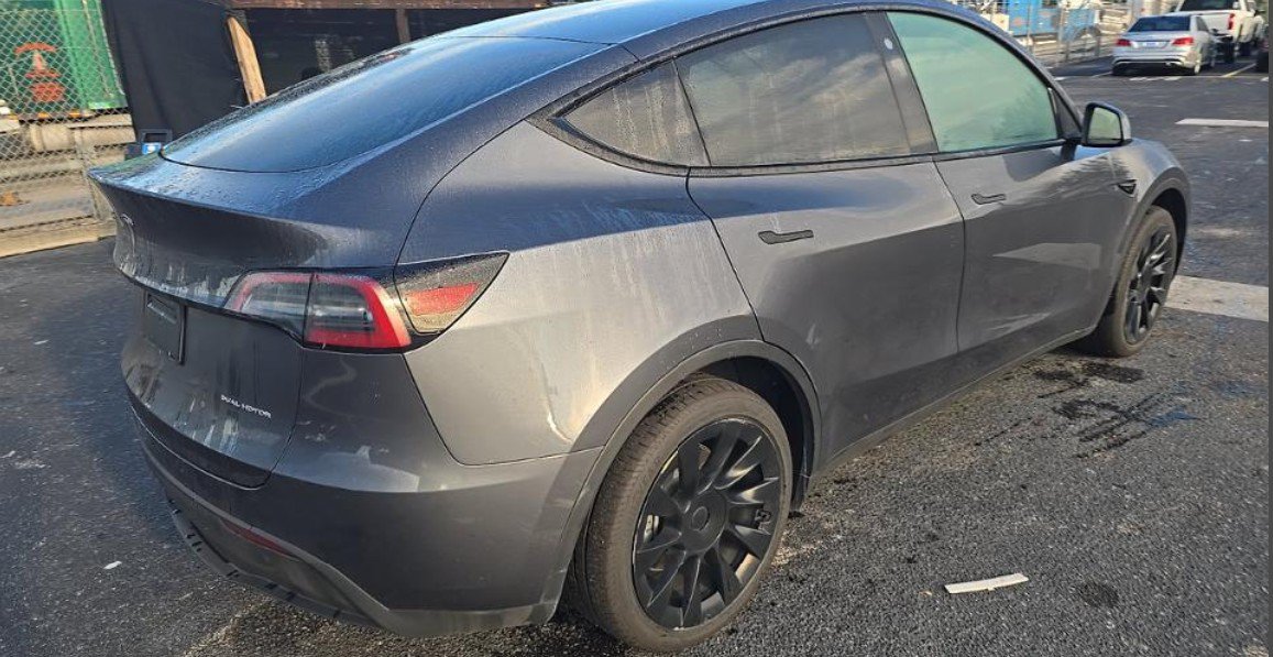 Used 2023 Tesla Model Y AWD image 2