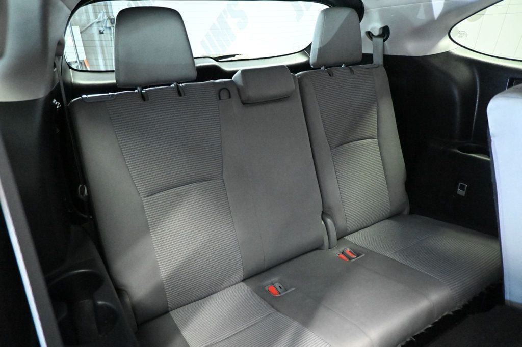 Used 2020 Toyota Highlander L FWD image 18