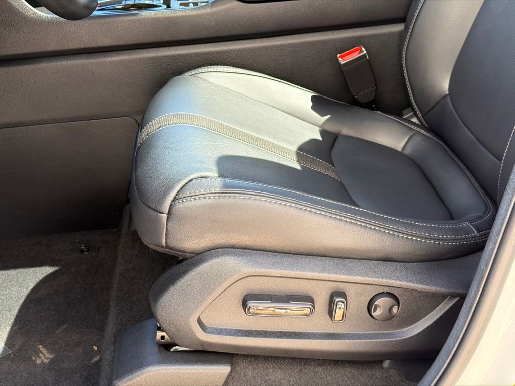 Certified 2025 Honda Pilot Touring image 17