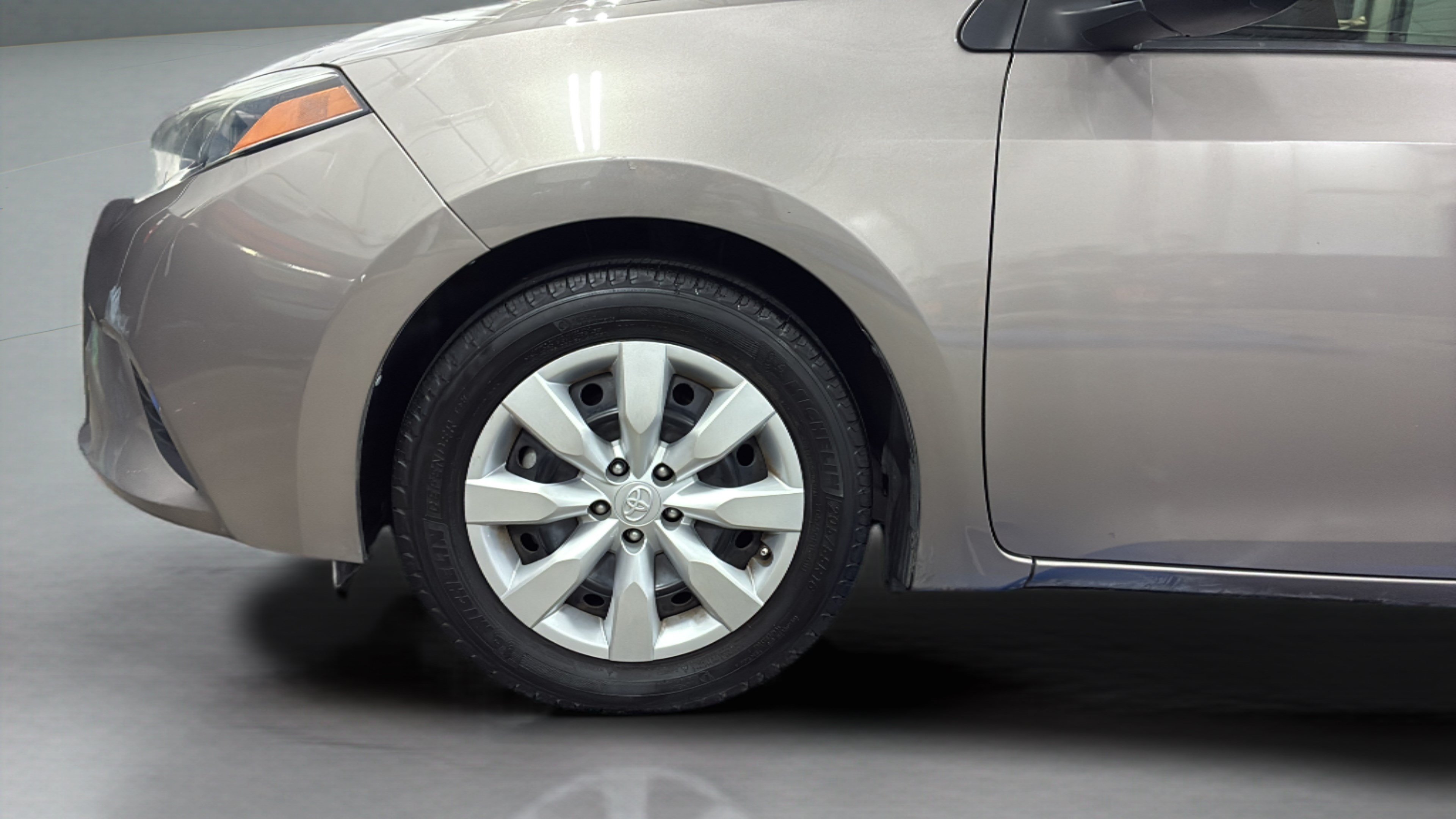 Used 2014 Toyota Corolla LE FWD image 10