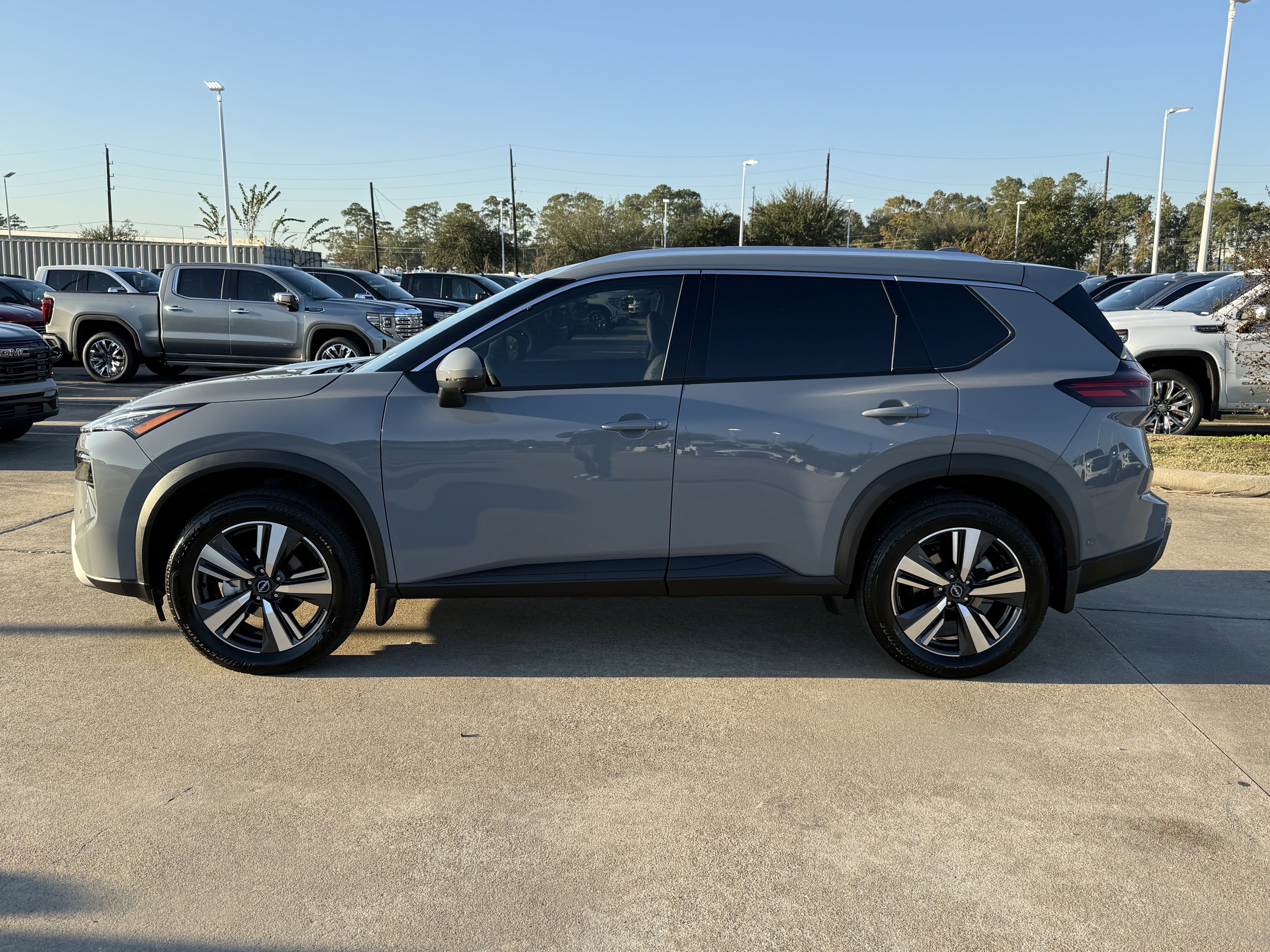 Used 2025 Nissan Rogue SL image 8