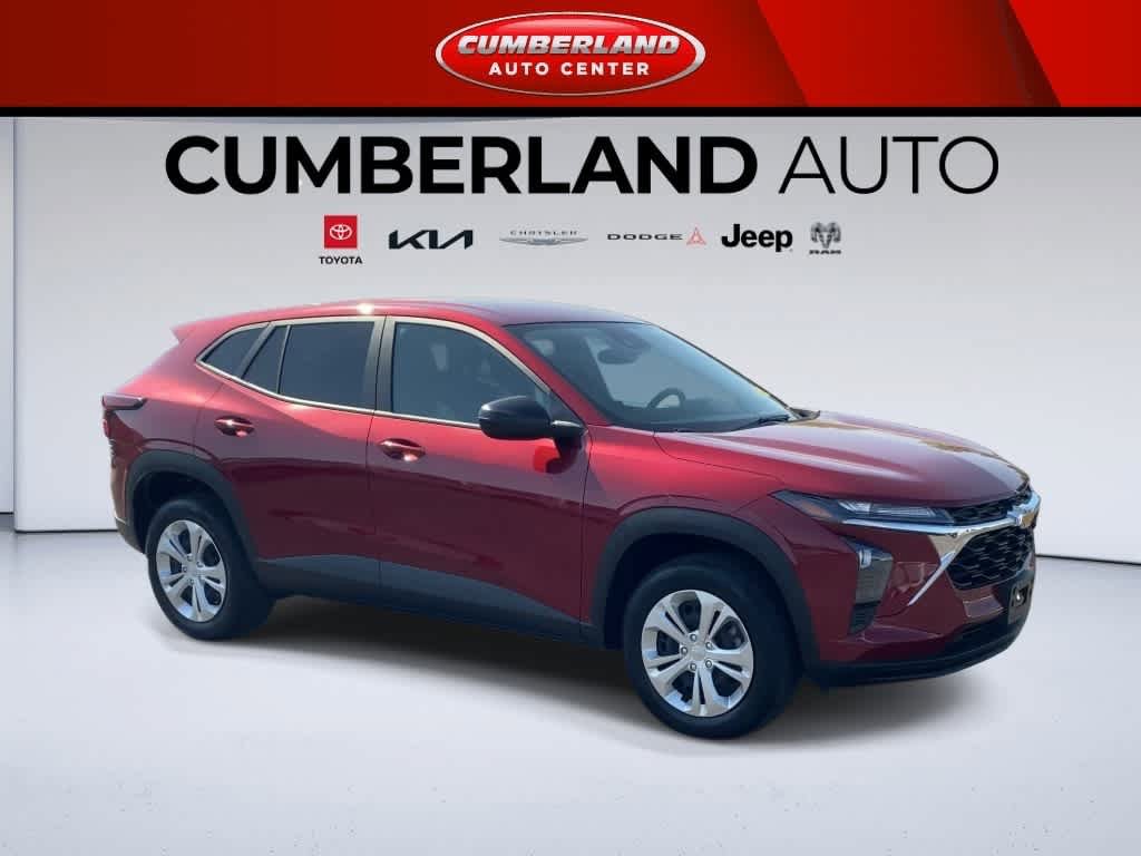 Used 2024 Chevrolet Trax LS FWD image 2