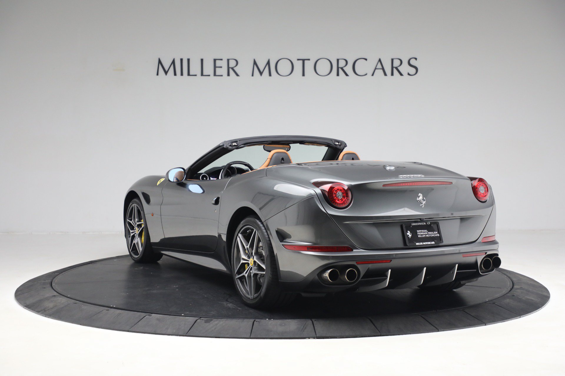 Certified 2017 Ferrari California T RWD image 5