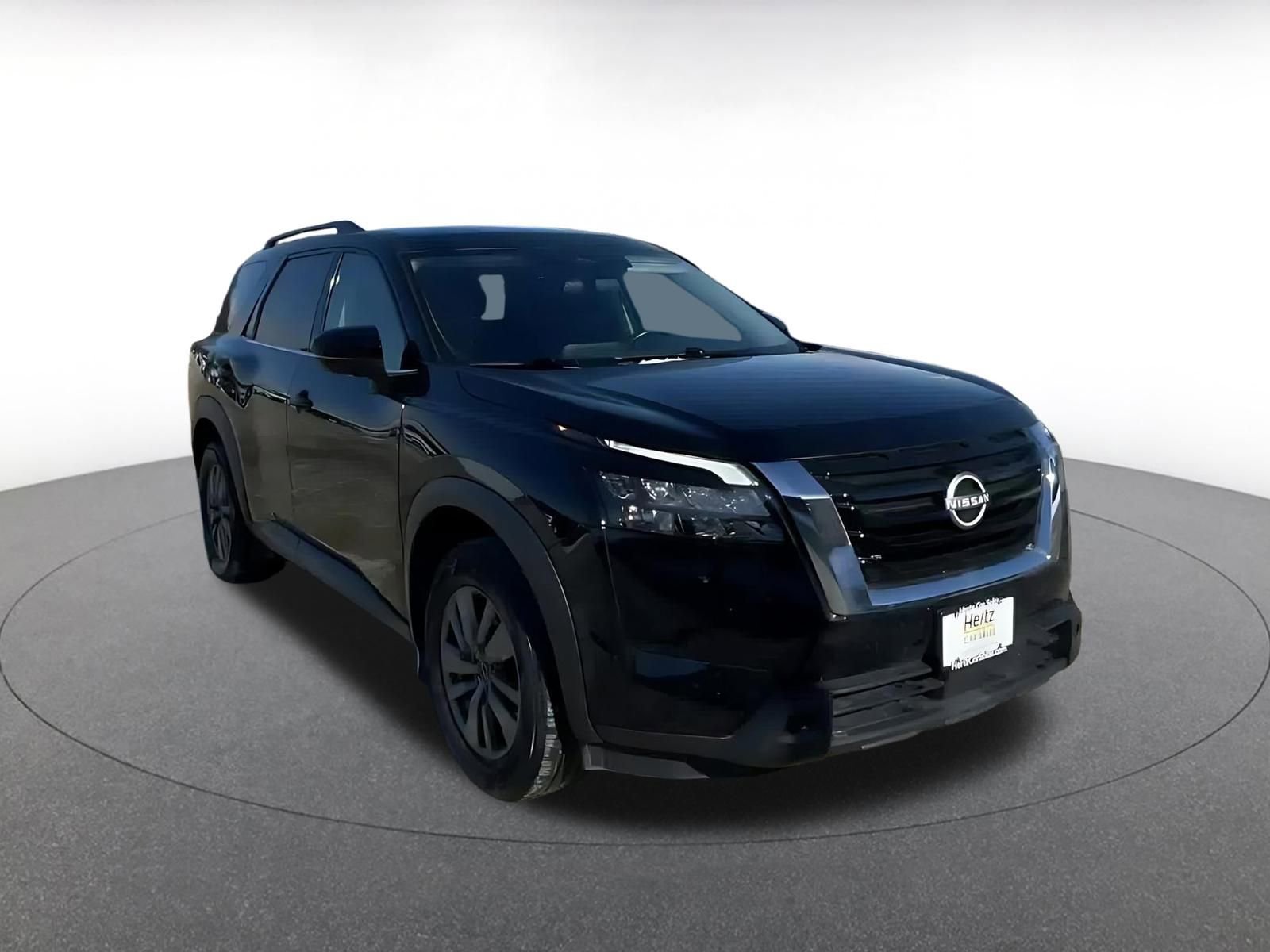 Used 2025 Nissan Pathfinder SV image 3