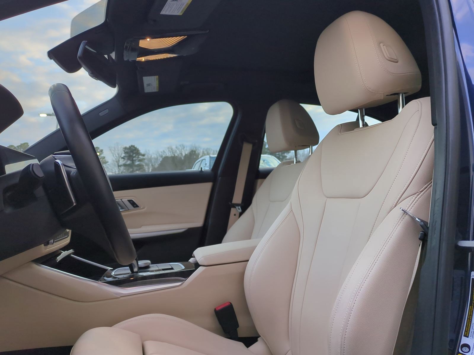 Used 2020 BMW 330i Sedan w/ Premium Package image 16