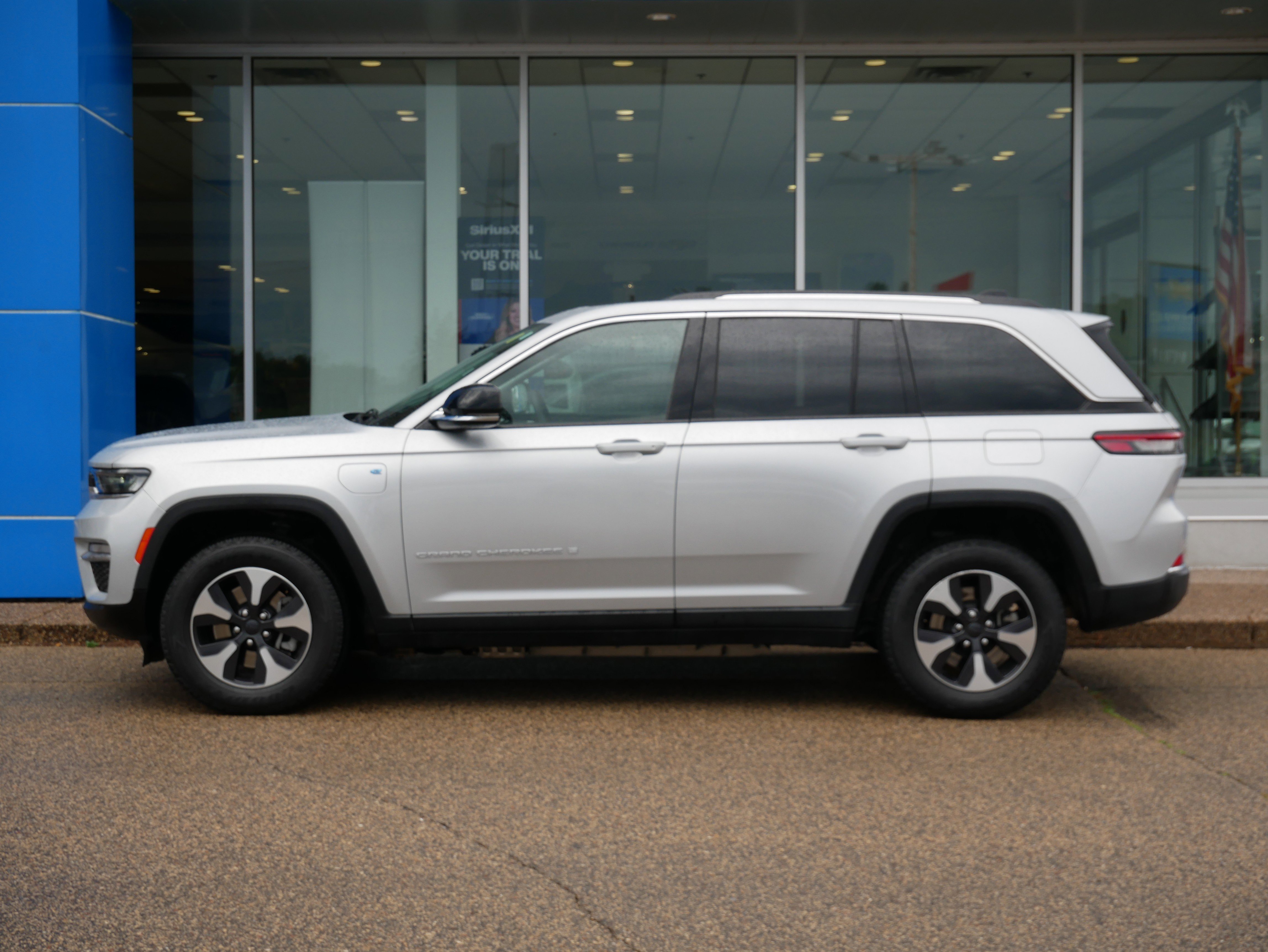 Used 2024 Jeep Grand Cherokee Limited 4xe image 5