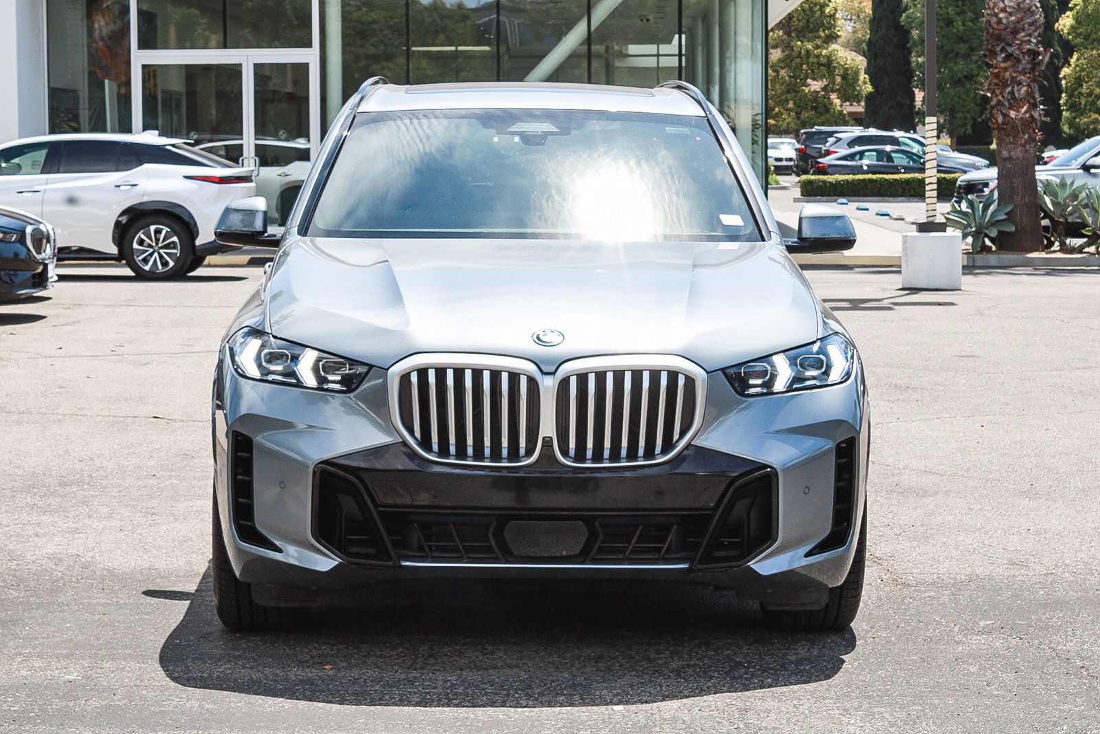 Used 2024 BMW X5 xDrive50e AWD/4WD image 2