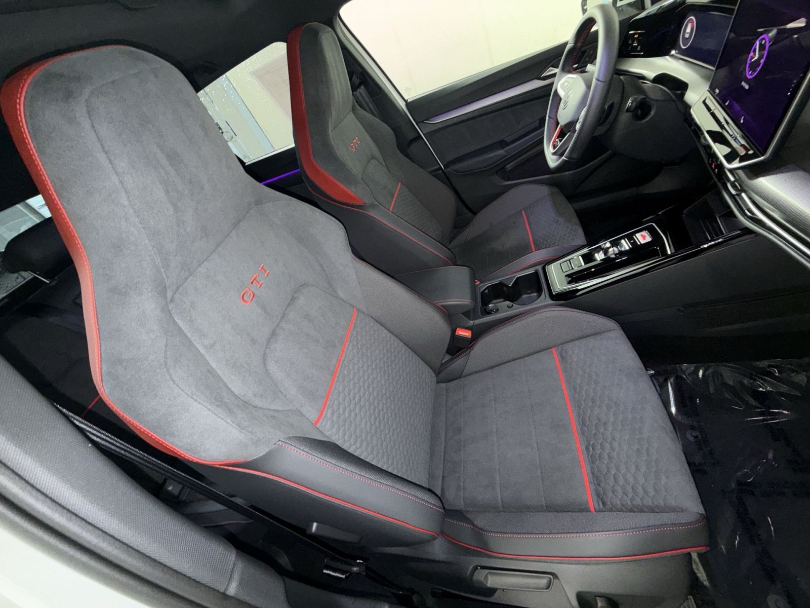 Used 2025 Volkswagen GTI SE FWD image 27