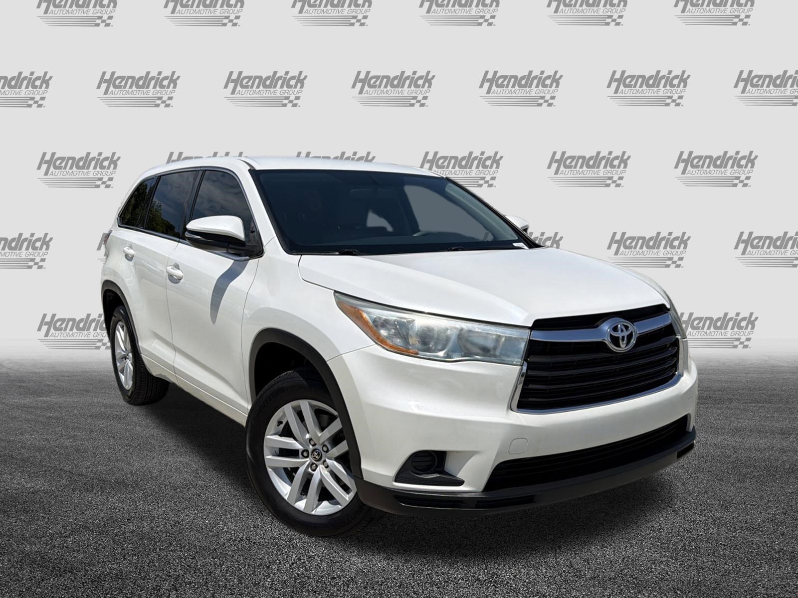 Used 2016 Toyota Highlander Plus FWD image 2