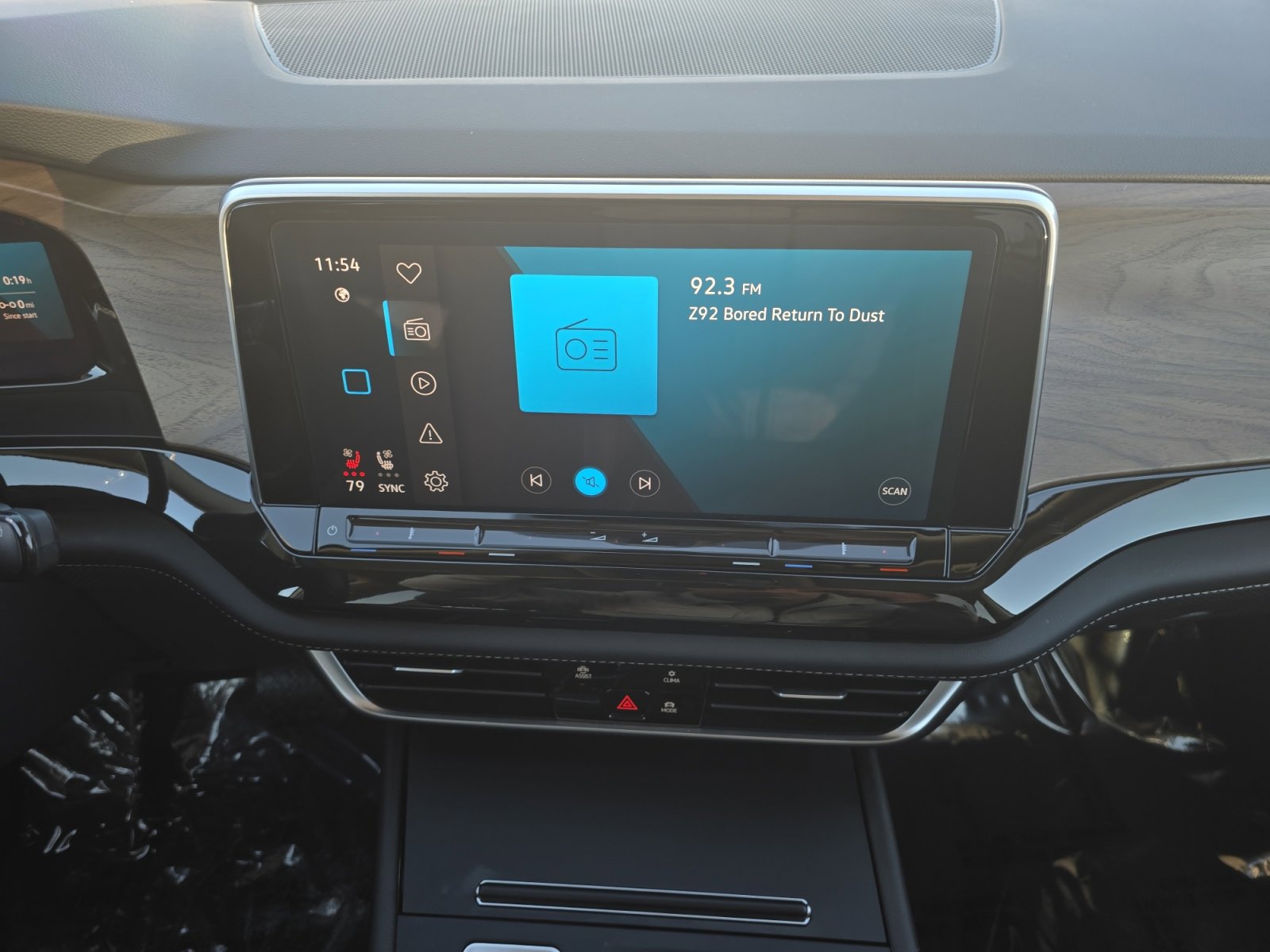 Used 2025 Volkswagen Atlas SE image 4