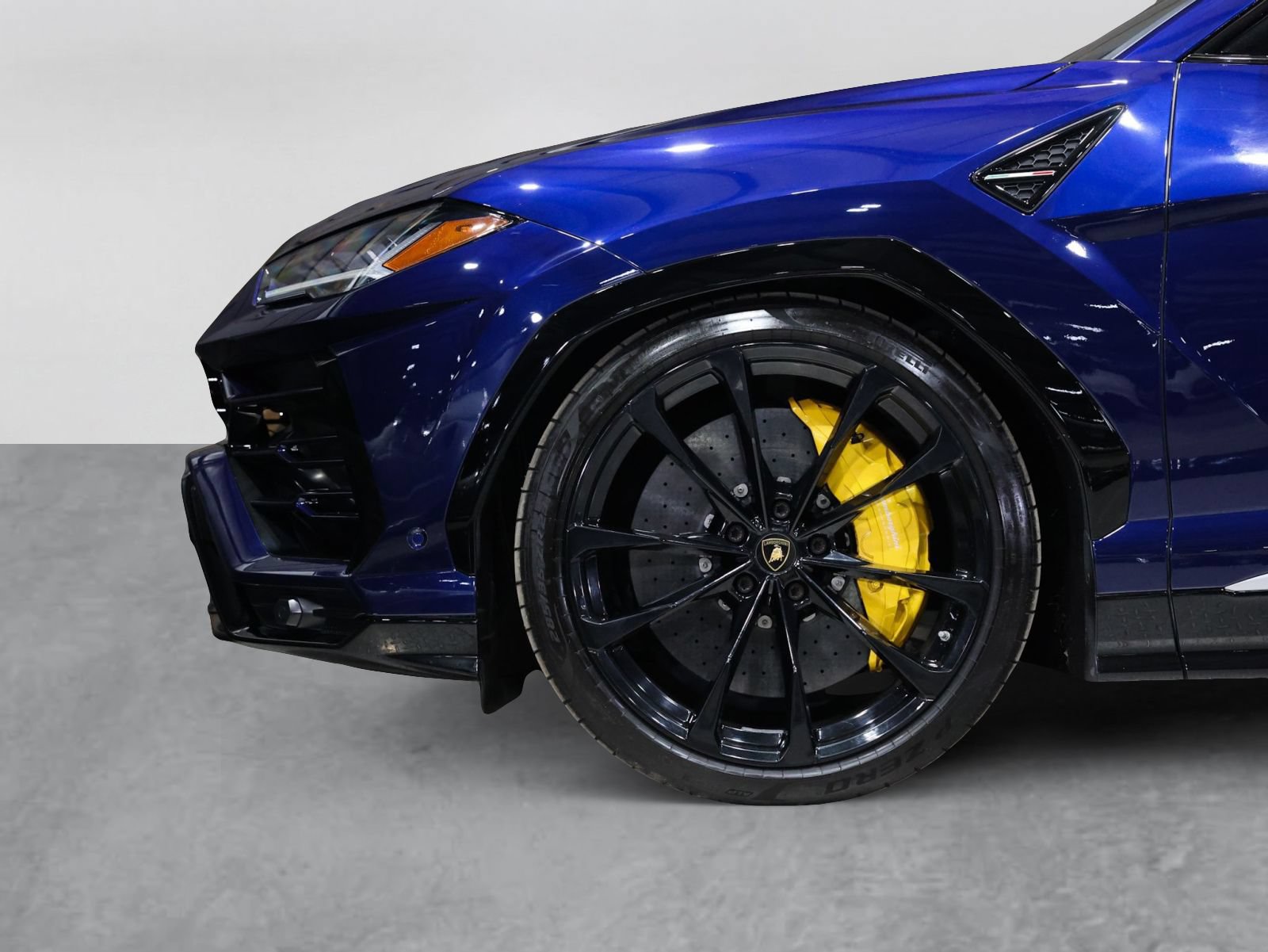 Used 2019 Lamborghini Urus AWD/4WD image 8