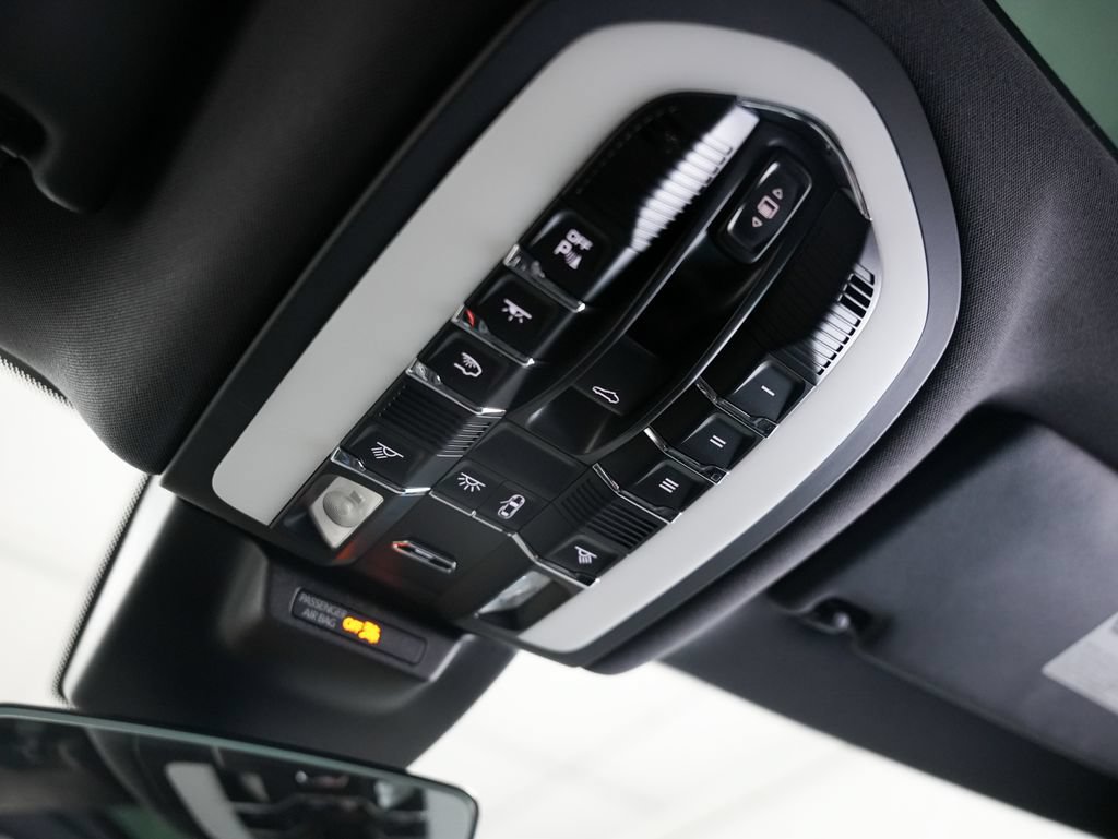 Used 2020 Porsche Macan AWD/4WD image 25