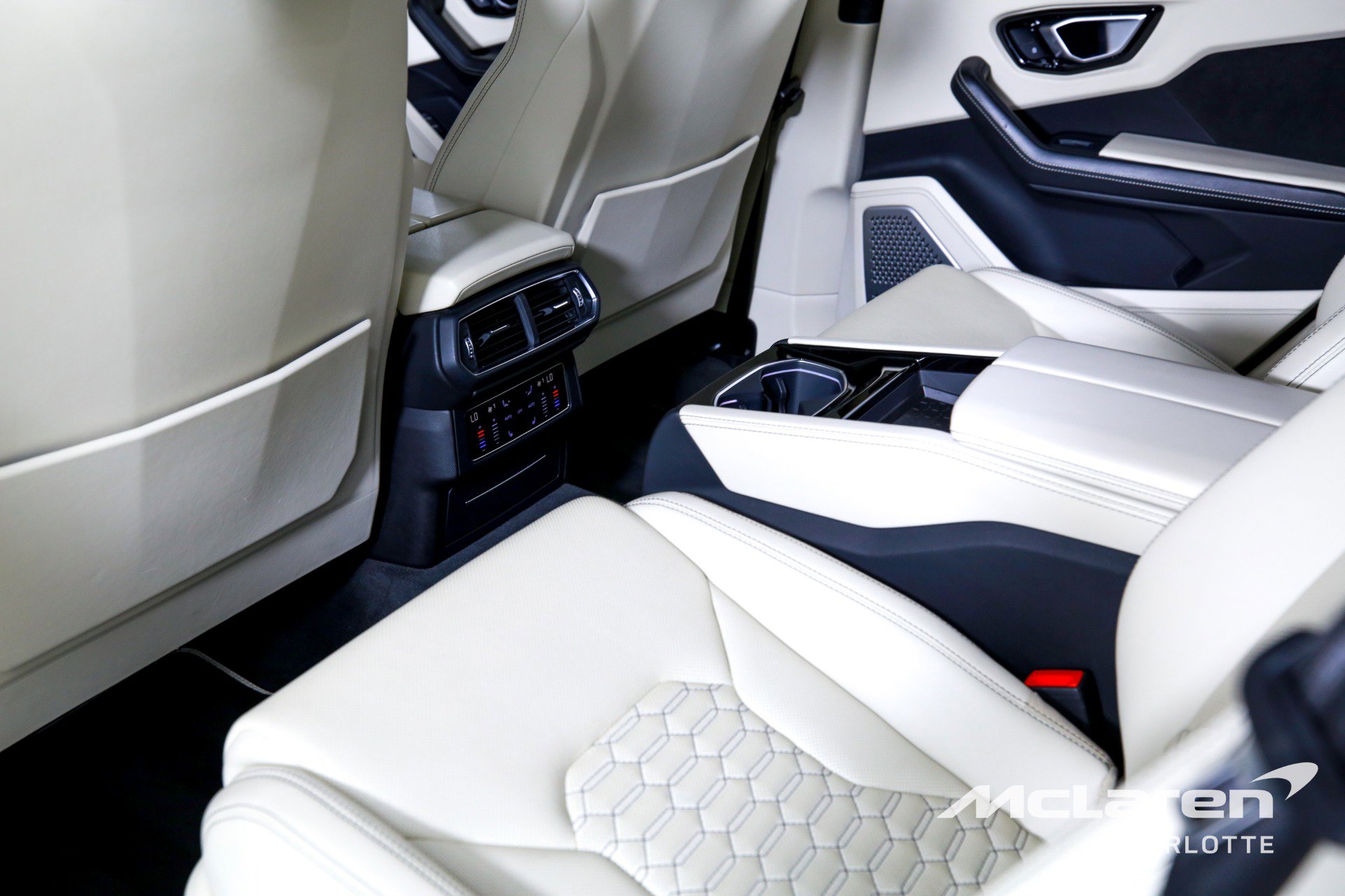 Used 2019 Lamborghini Urus image 21