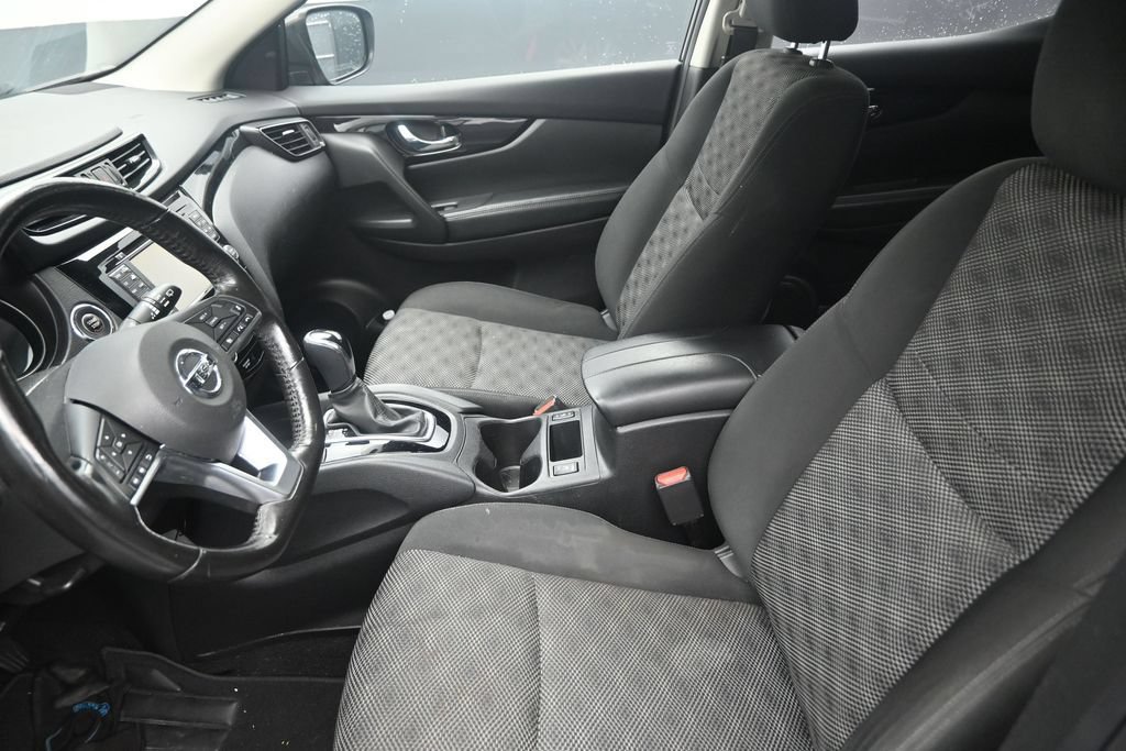 Used 2018 Nissan Rogue Sport SV w/ SV Technology Package AWD/4WD image 12