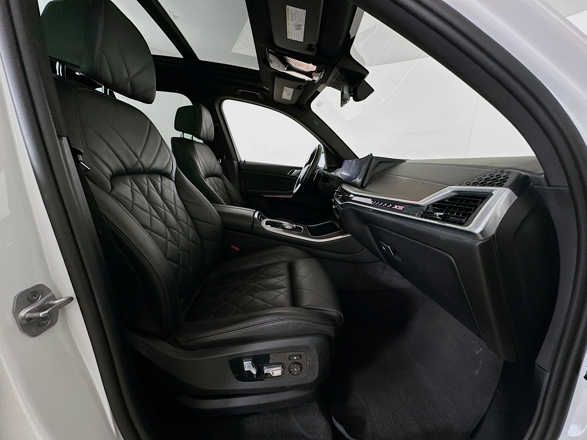 Used 2024 BMW X5 sDrive40i w/ Premium Package image 33