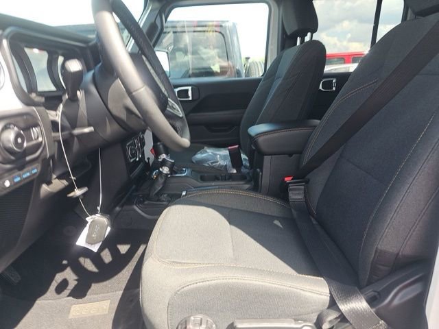 Used 2025 Jeep Wrangler Unlimited Sahara image 9