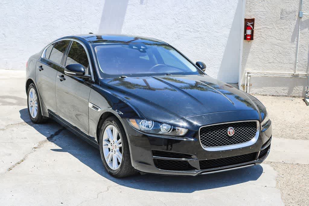 Used 2018 Jaguar XE Premium AWD/4WD image 3
