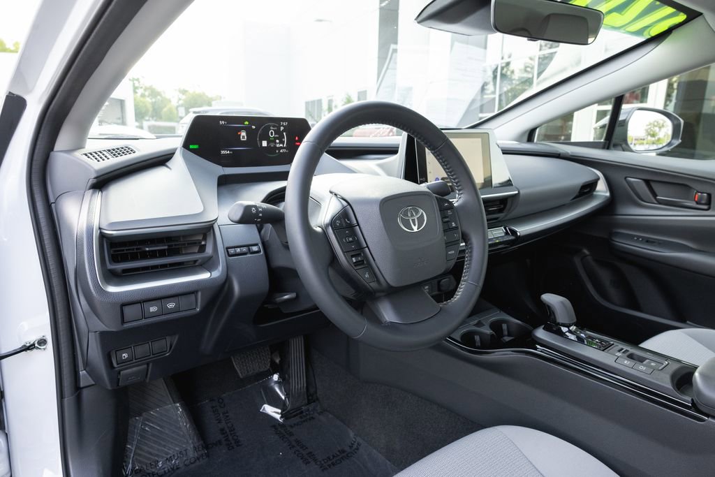 Used 2025 Toyota Prius LE image 10