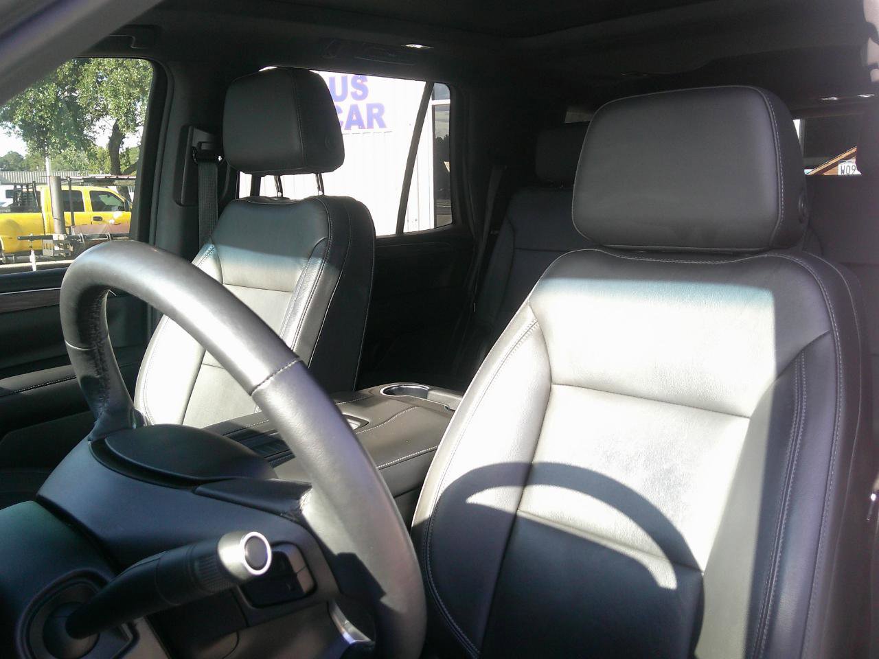 Used 2021 Chevrolet Tahoe LT w/ LT Signature Package RWD image 12