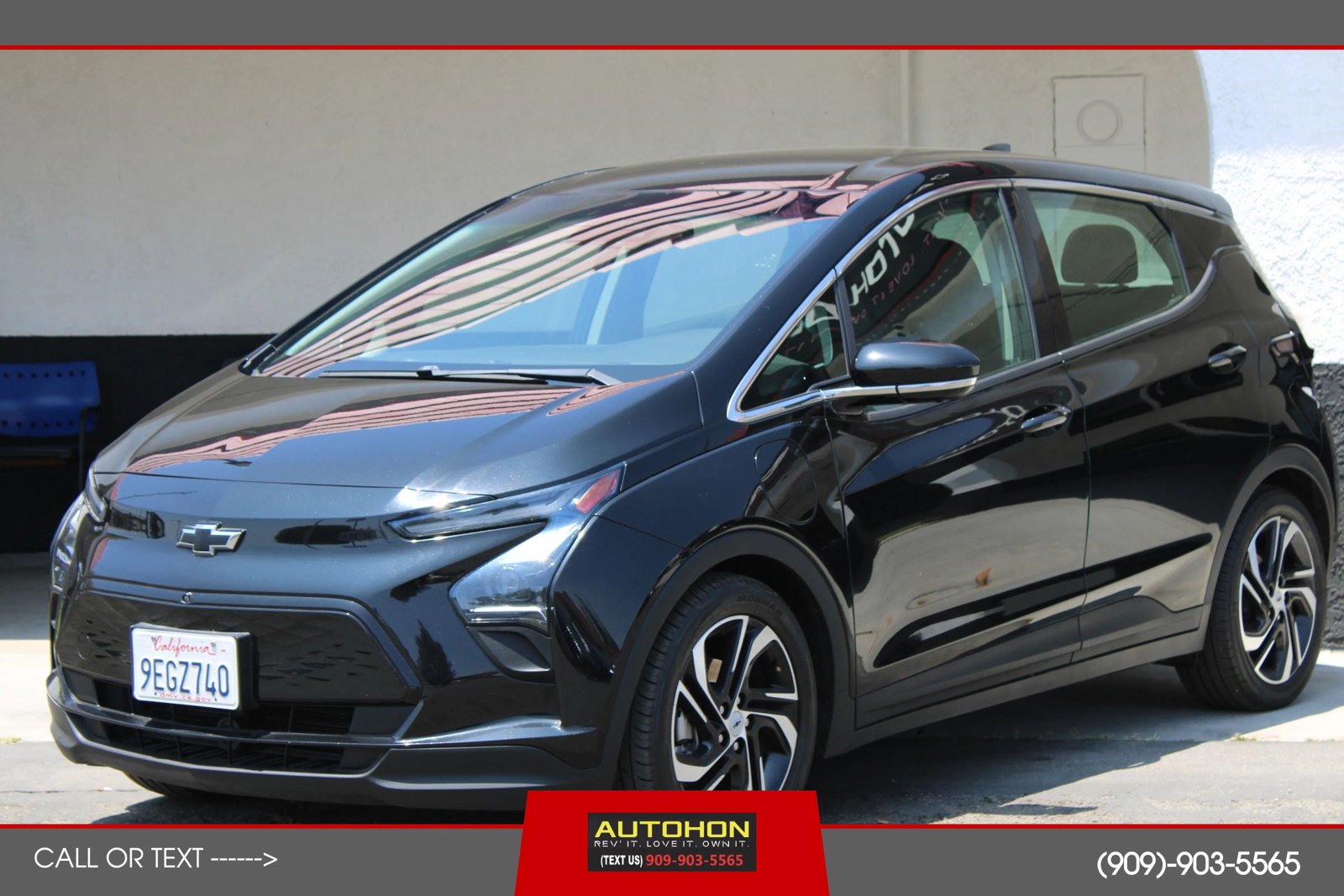 Used 2022 Chevrolet Bolt LT w/ Infotainment Package FWD image 1