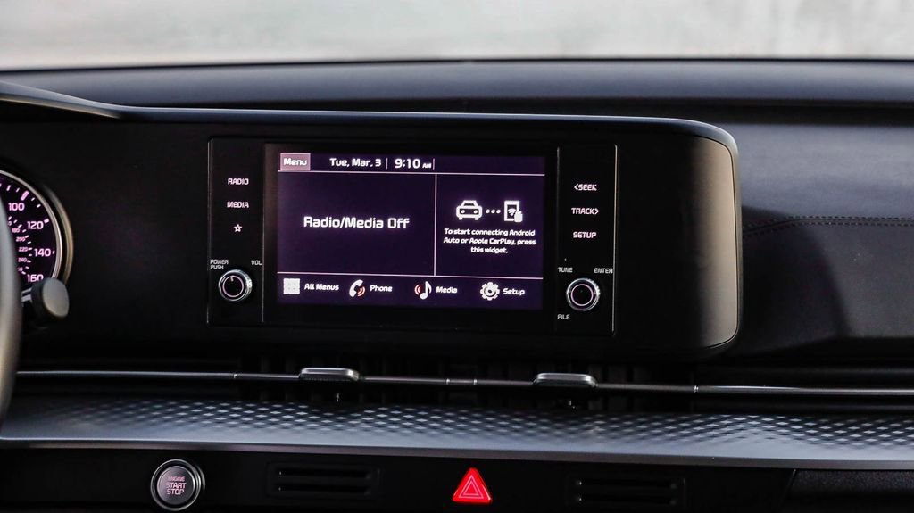 Used 2024 Kia Carnival LX image 17