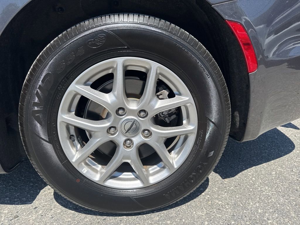 Used 2023 Chrysler Pacifica Touring-L image 31