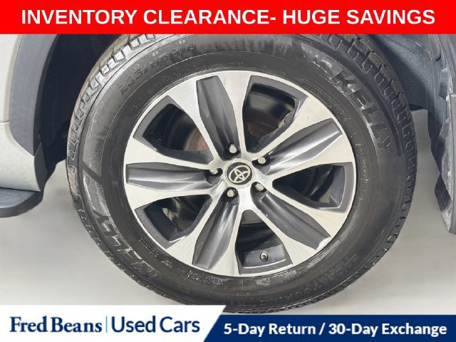 Used 2022 Toyota Highlander XLE AWD/4WD image 38