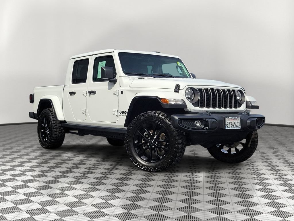 Used 2024 Jeep Gladiator Sport image 2